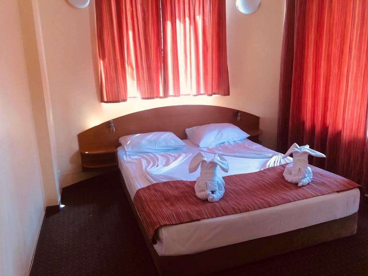 Family Hotel Deja Vu Равда Экстерьер фото
