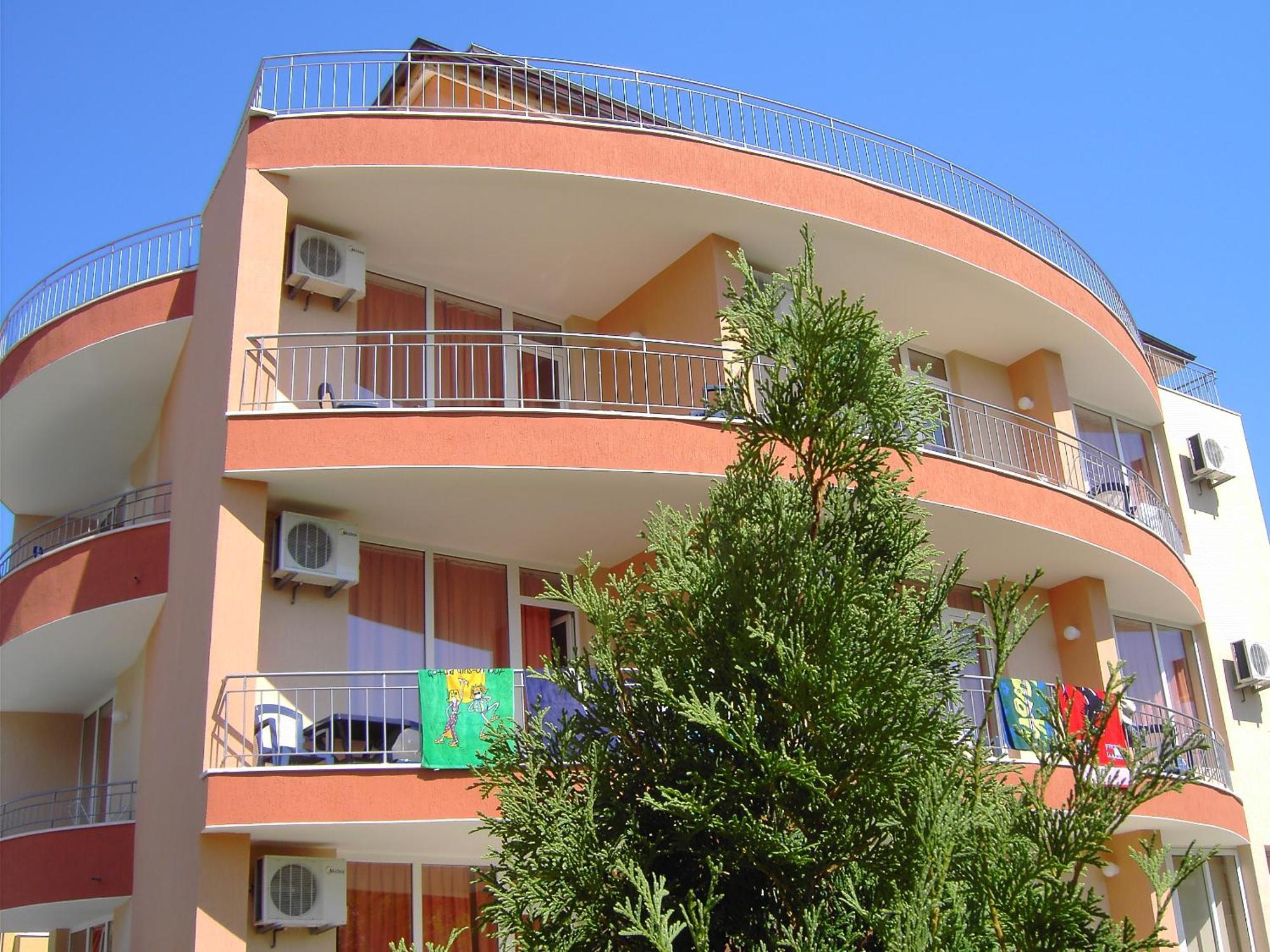 Family Hotel Deja Vu Равда Экстерьер фото