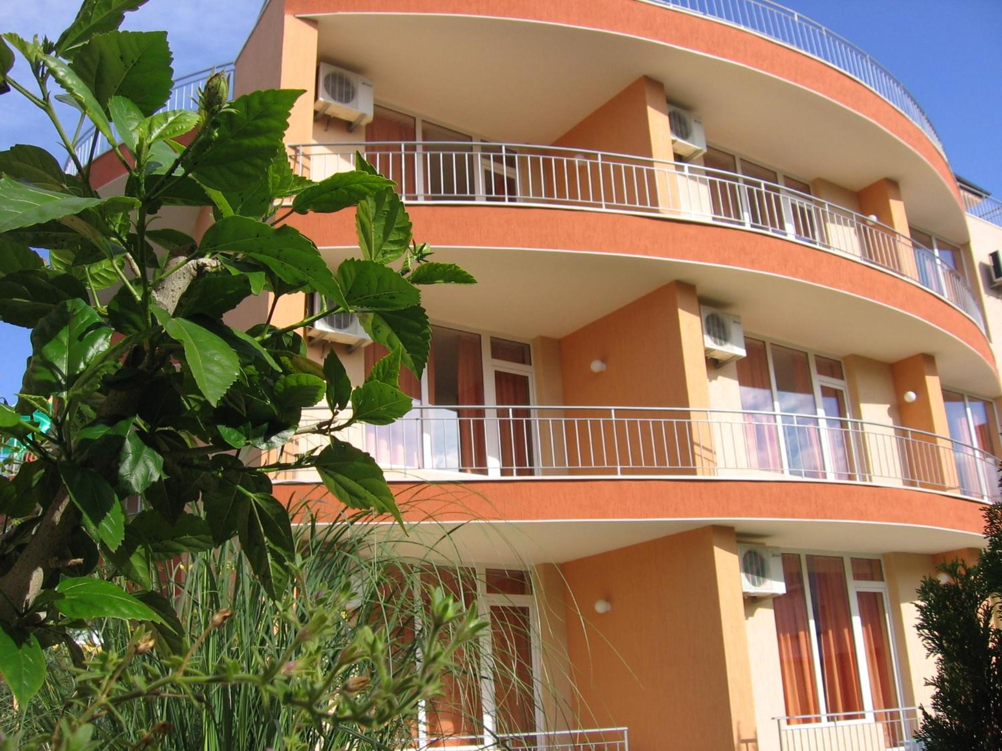 Family Hotel Deja Vu Равда Экстерьер фото
