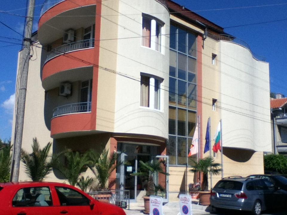 Family Hotel Deja Vu Равда Экстерьер фото